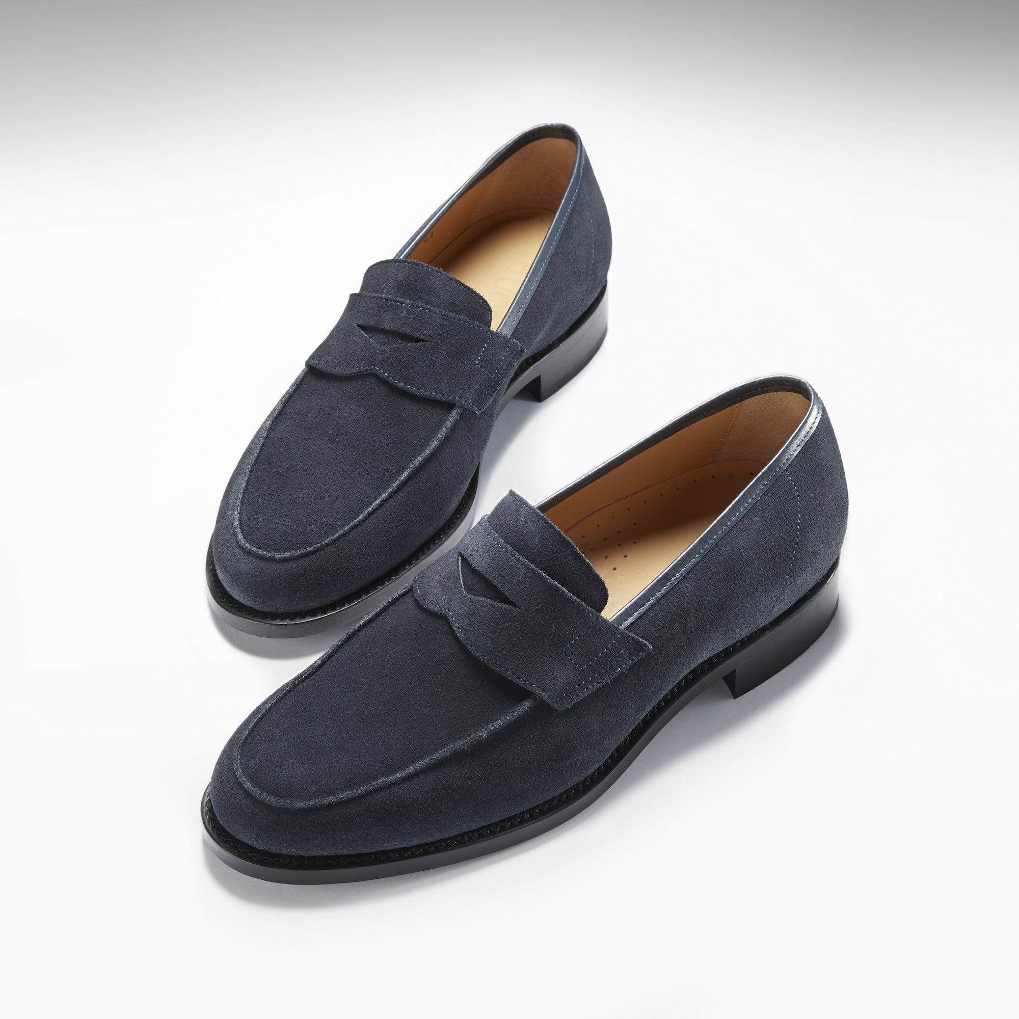 Mocassini in pelle scamosciata blu navy, suola in cuoio con guardolo