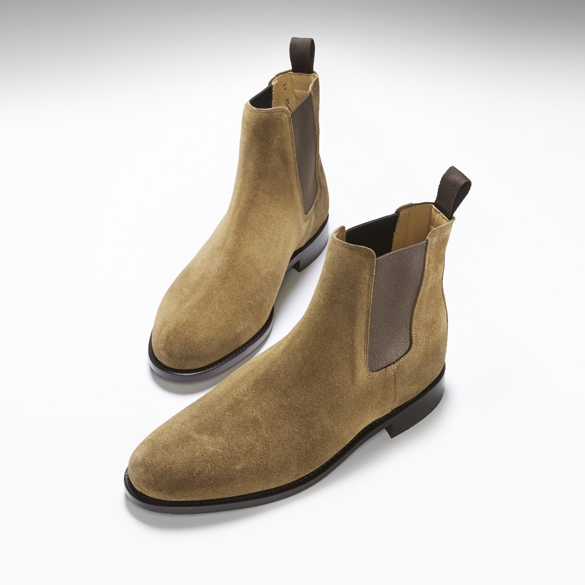 Chelsea Boots aus Tabakfarbenem Wildleder, rahmengenähte Lederlaufsohle