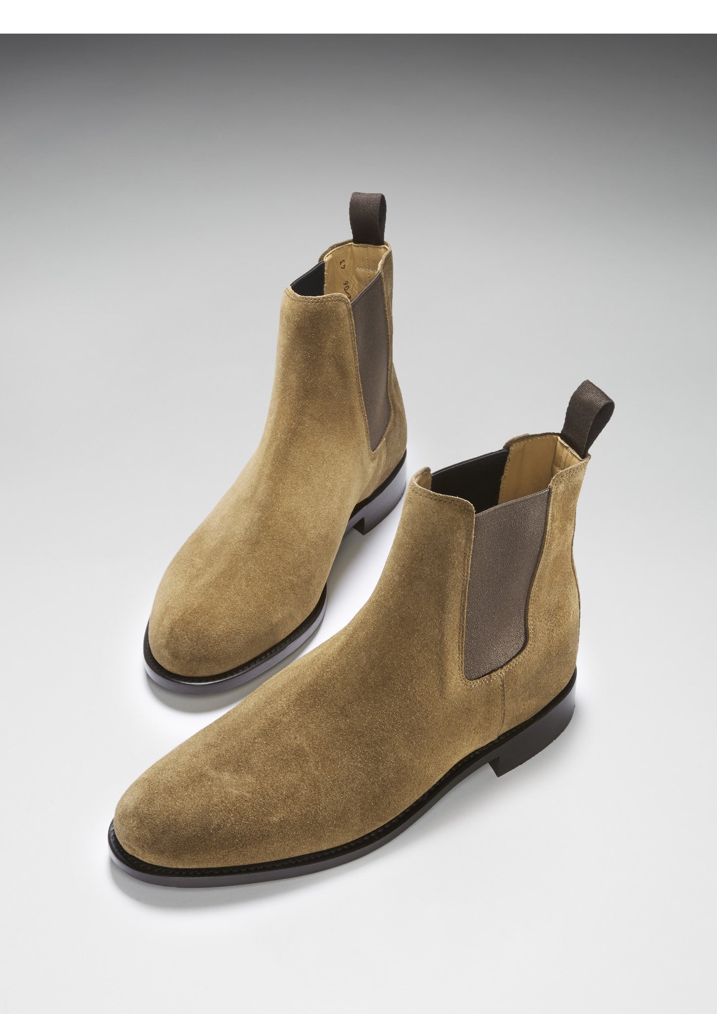 Chelsea Boots aus Tabakfarbenem Wildleder, rahmengenähte Lederlaufsohle