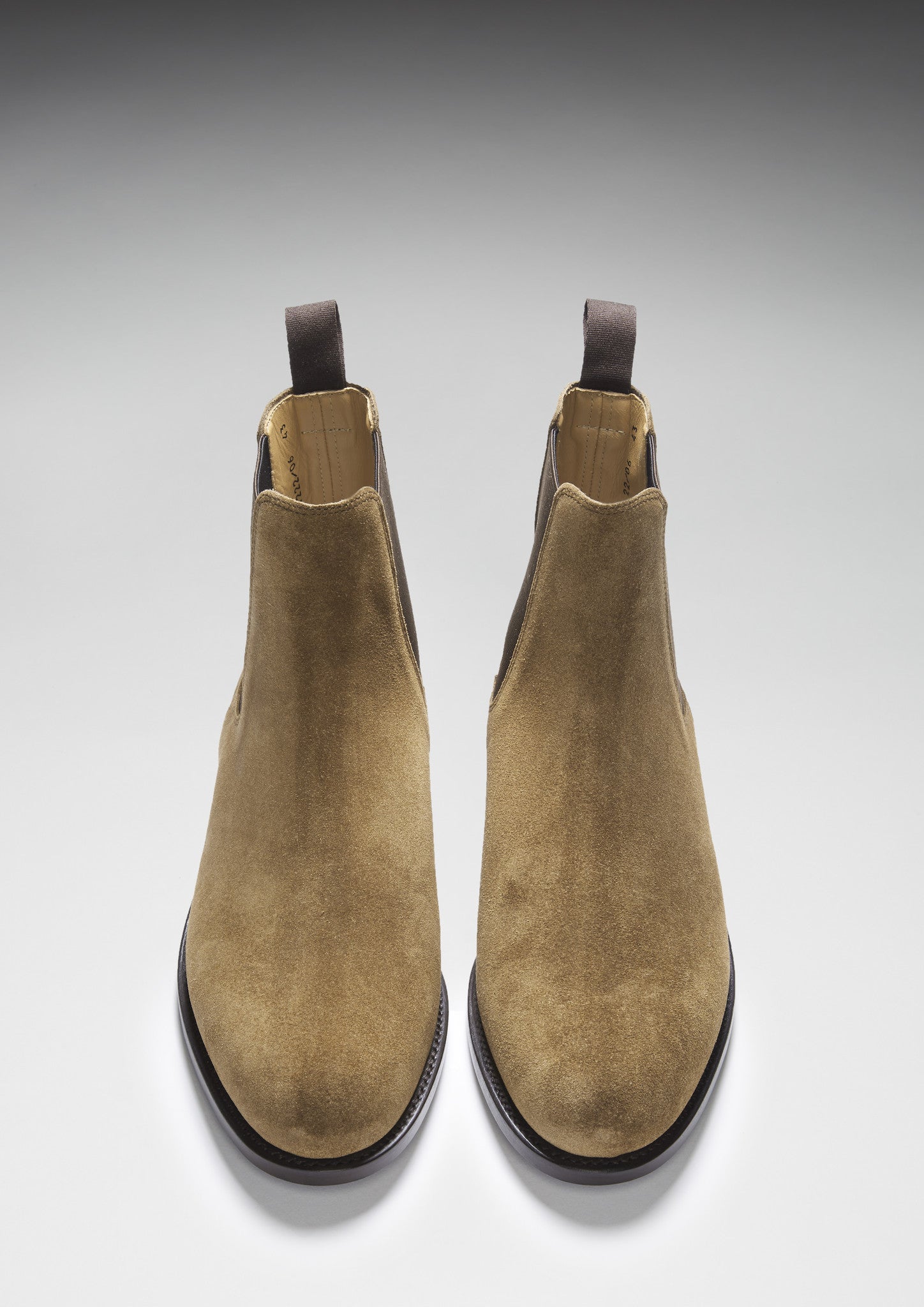 Chelsea Boots aus Tabakfarbenem Wildleder, rahmengenähte Lederlaufsohle