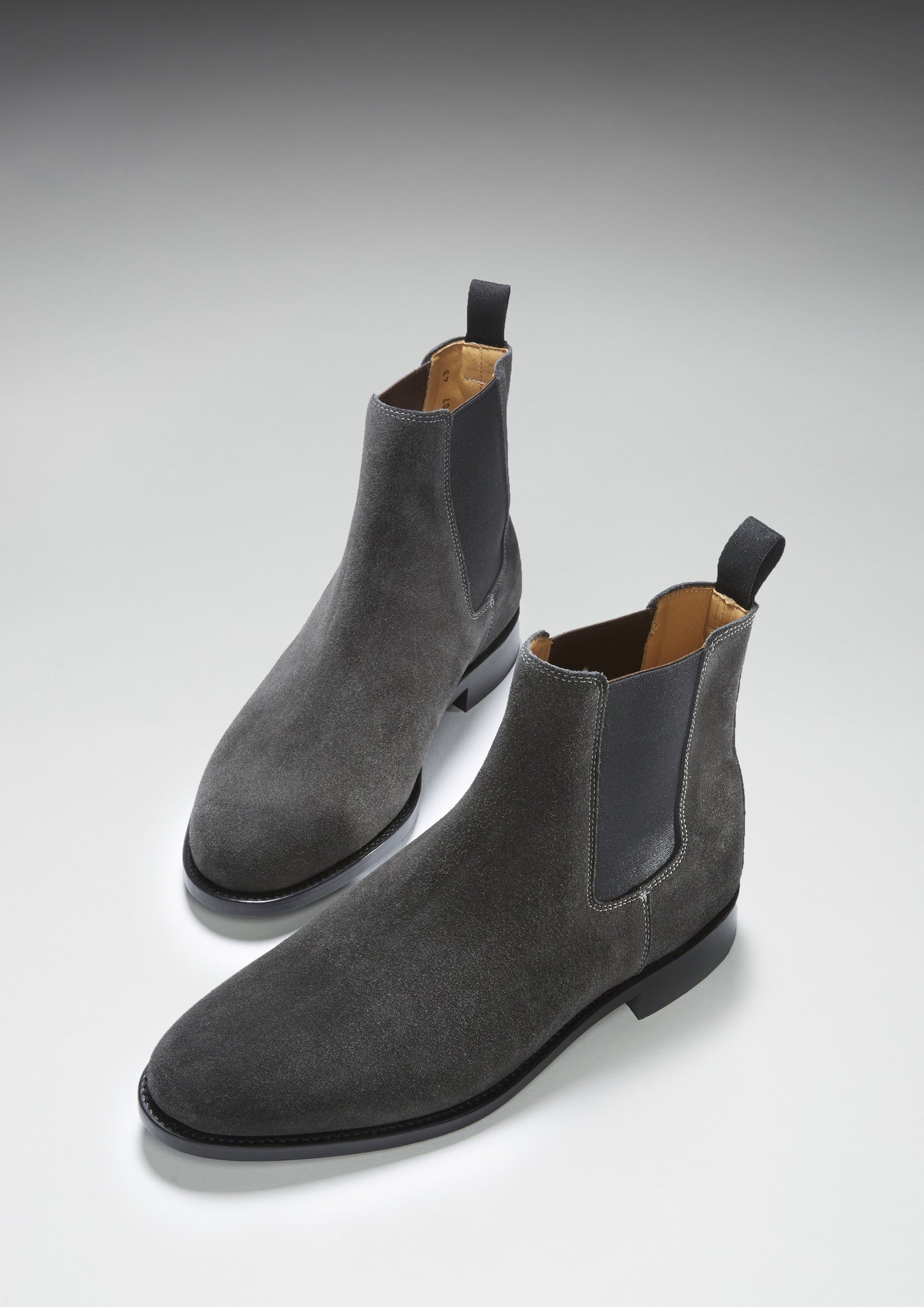Graue Chelsea Boots aus Wildleder, rahmengenähte Ledersohle