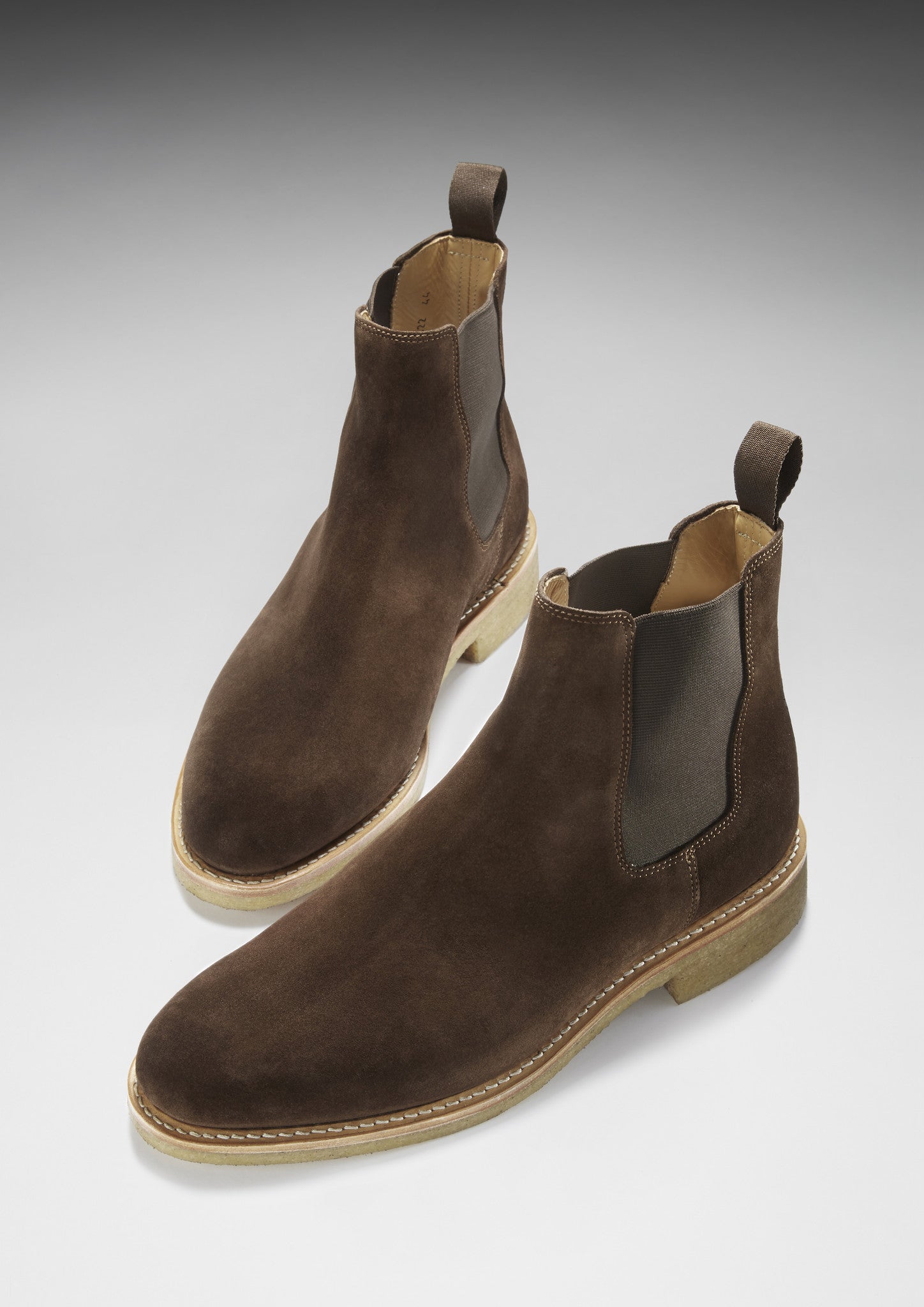 Braune Chelsea-Boots aus Wildleder, mit Kreppsohle rahmengenäht