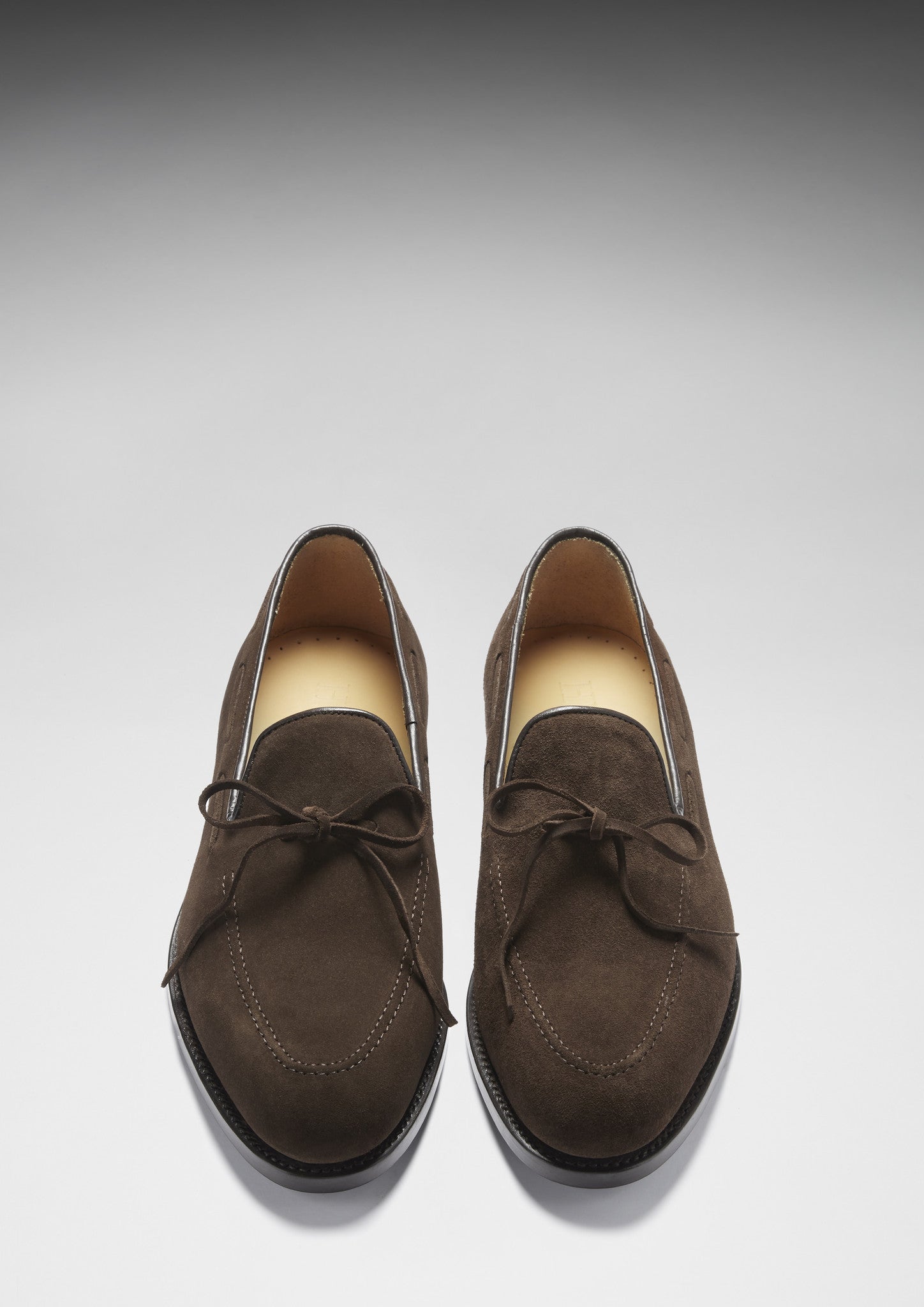 Braune Wildleder Goodyear rahmengenähte Slipper zum Schnüren
