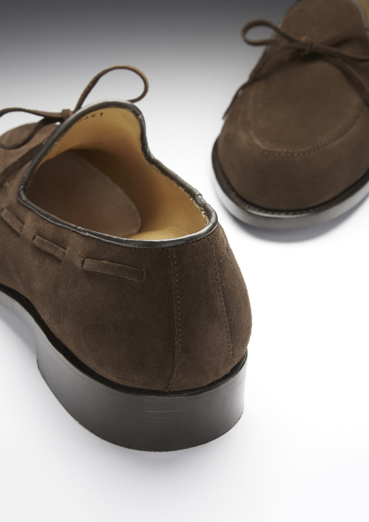 Braune Wildleder Goodyear rahmengenähte Slipper zum Schnüren