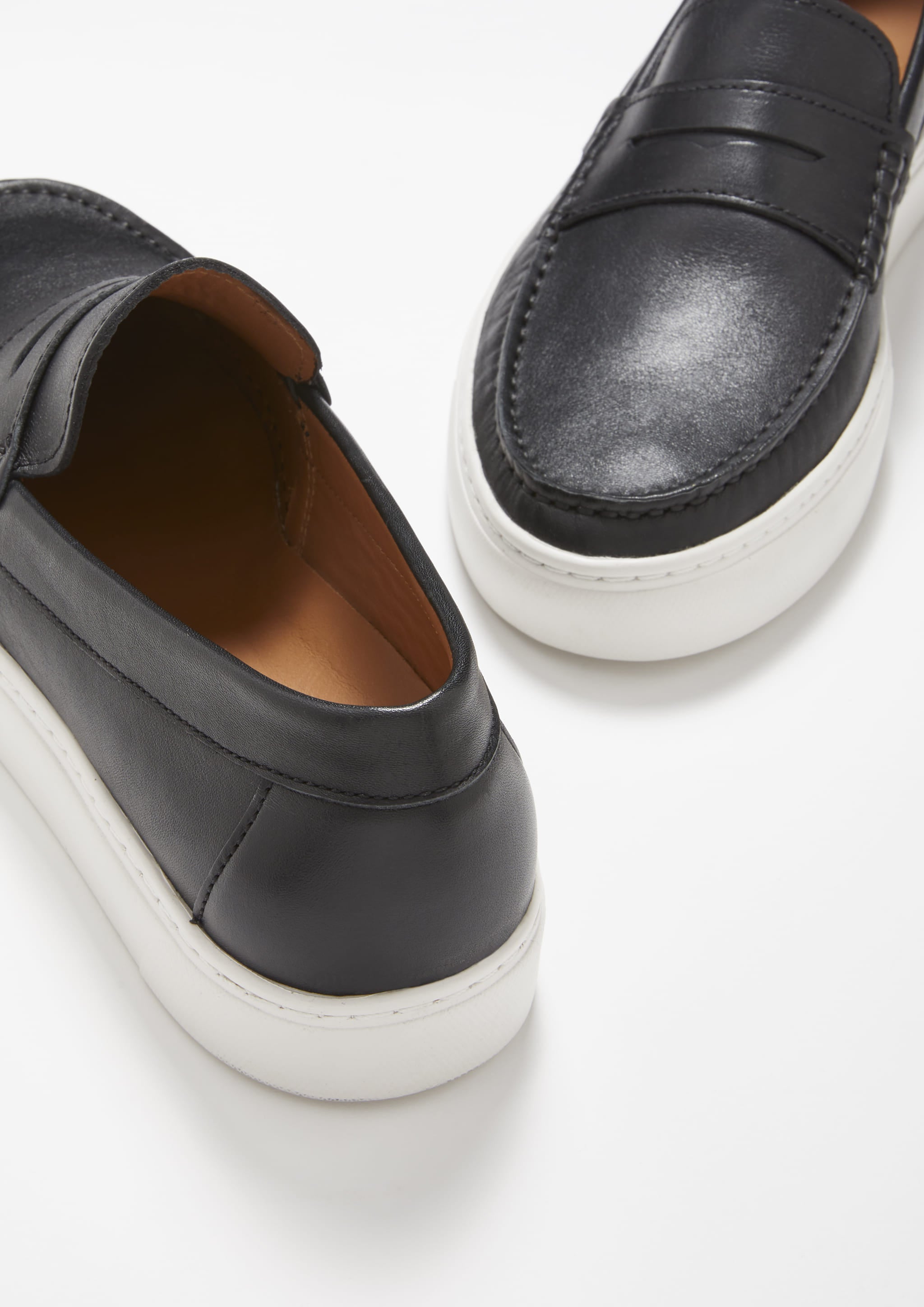 Slipper-Sneaker-Loafer, schwarzes Leder