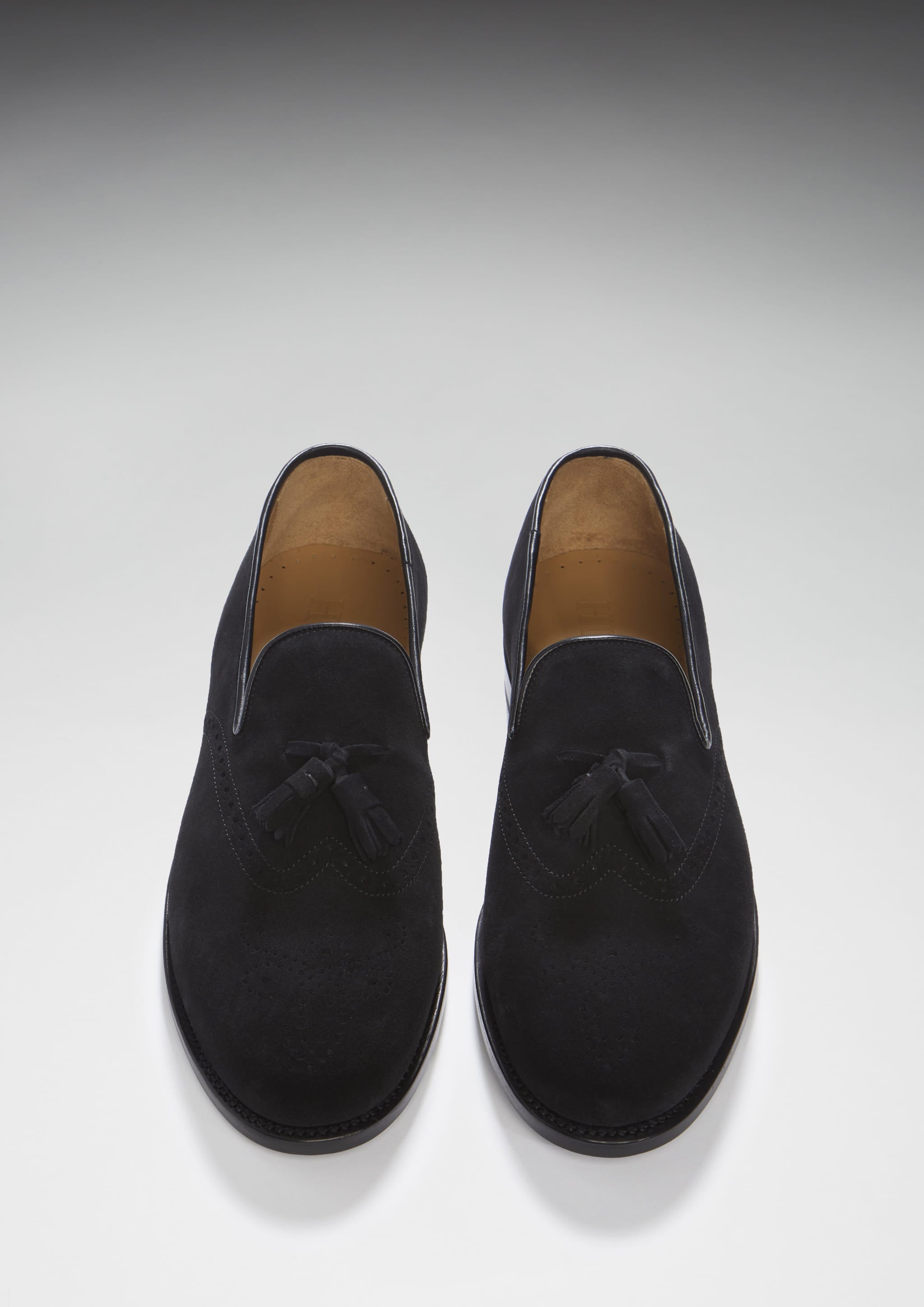 Schwarze Wildleder-Brogues mit Quasten, rahmengenähte Ledersohle