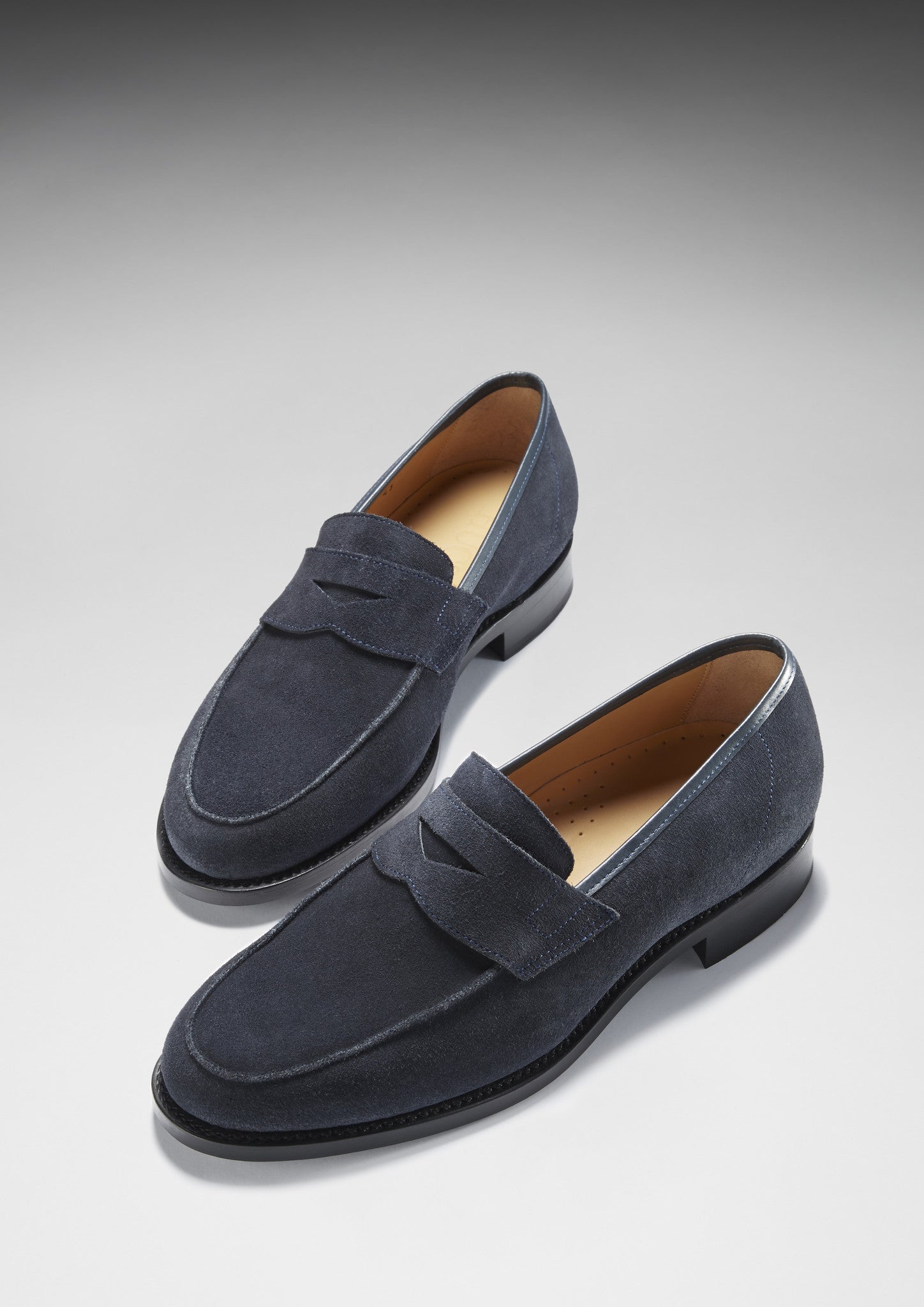 Marineblaue Wildleder-Slipper, rahmengenähte Lederlaufsohle