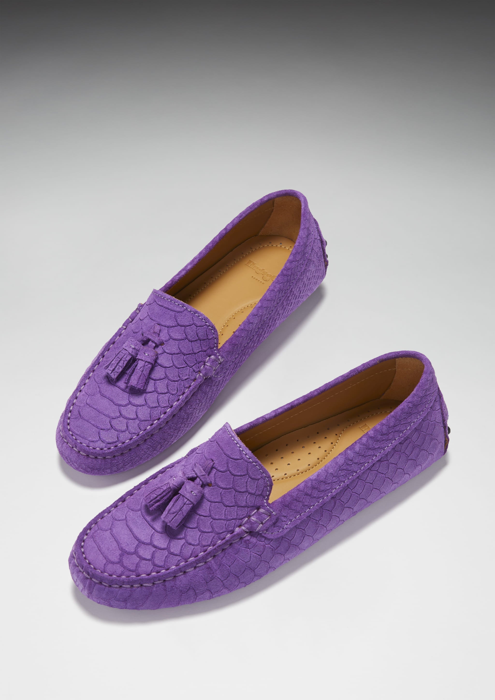 Damen-Slipper mit Quasten, aus geprägtem Veloursleder in Lila