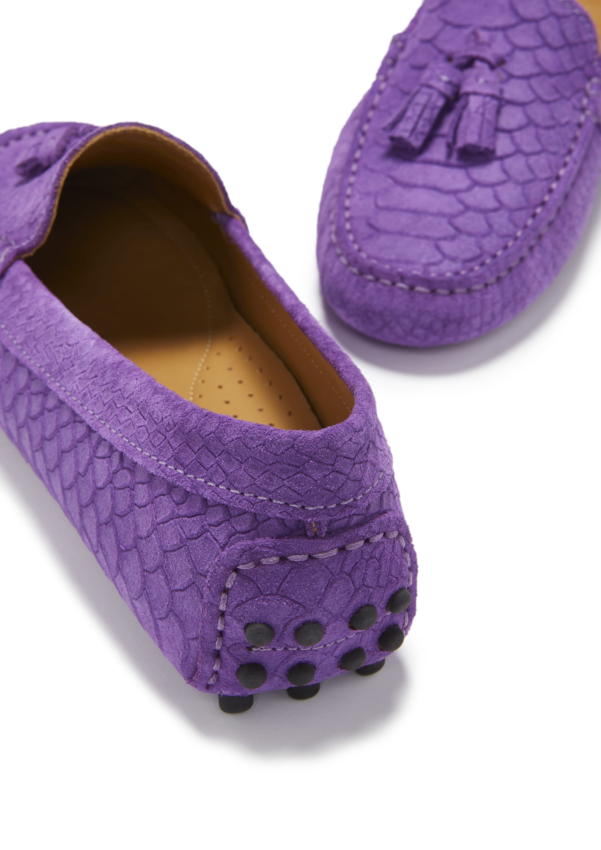 Damen-Slipper mit Quasten, aus geprägtem Veloursleder in Lila