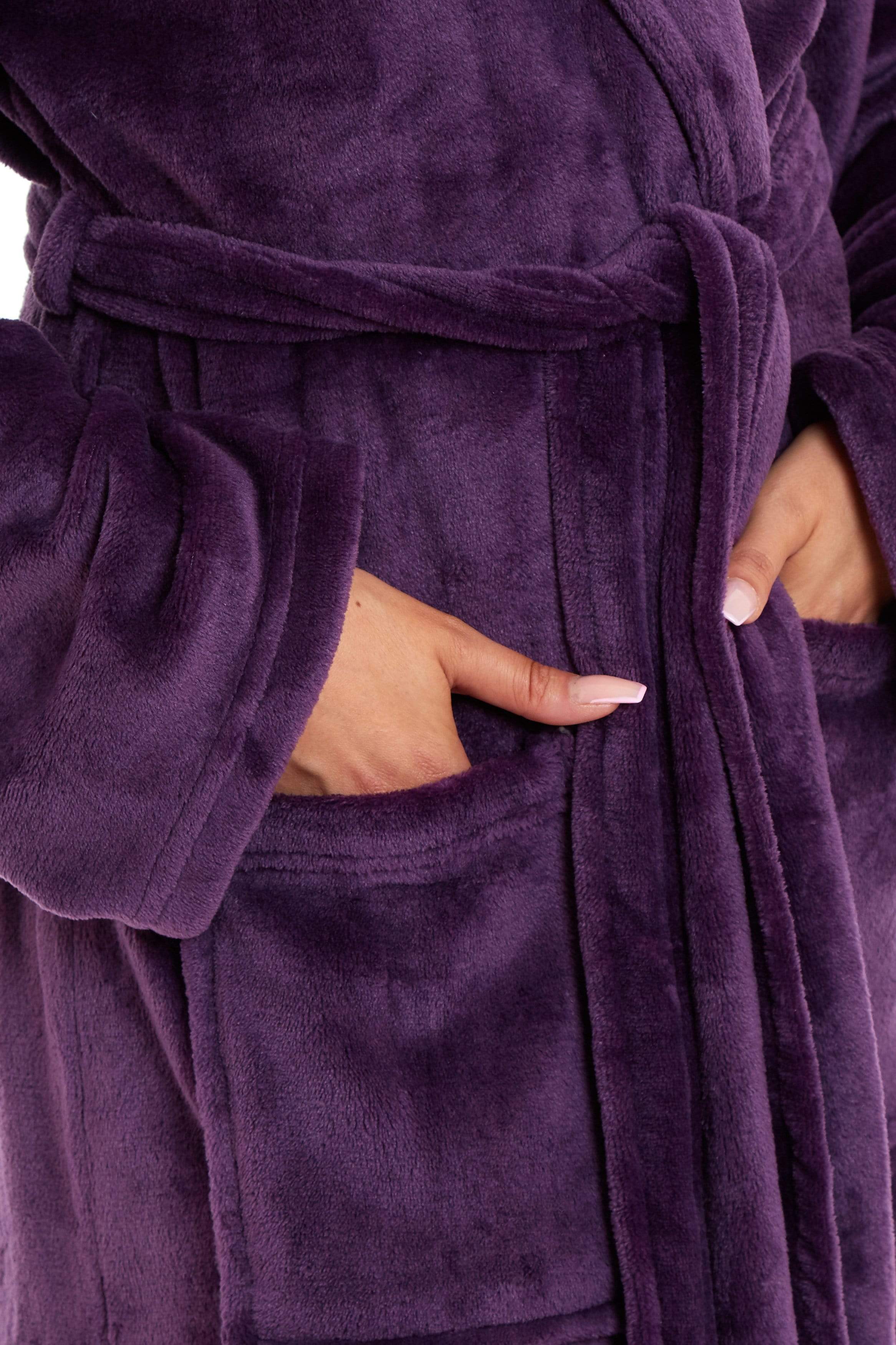 OLIVIA ROCCO Damen Kapuzen-Fleece-Bademantel Ultra-weicher Samt-Bademantel für Winter, Entspannung und Gemütlichkeit zu Hause