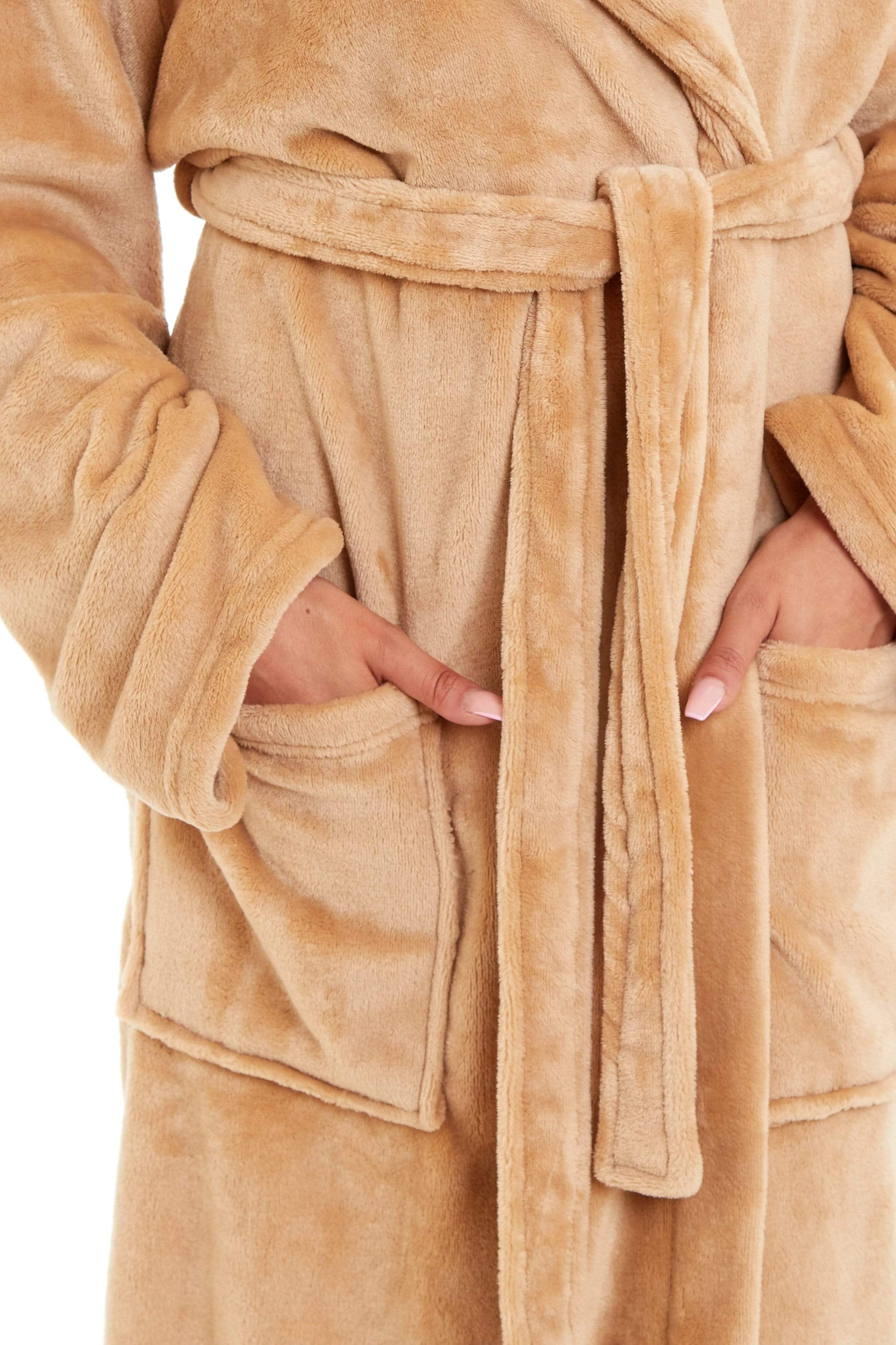 OLIVIA ROCCO Damen Kapuzen-Fleece-Bademantel Ultra-weicher Samt-Bademantel für Winter, Entspannung und Gemütlichkeit zu Hause